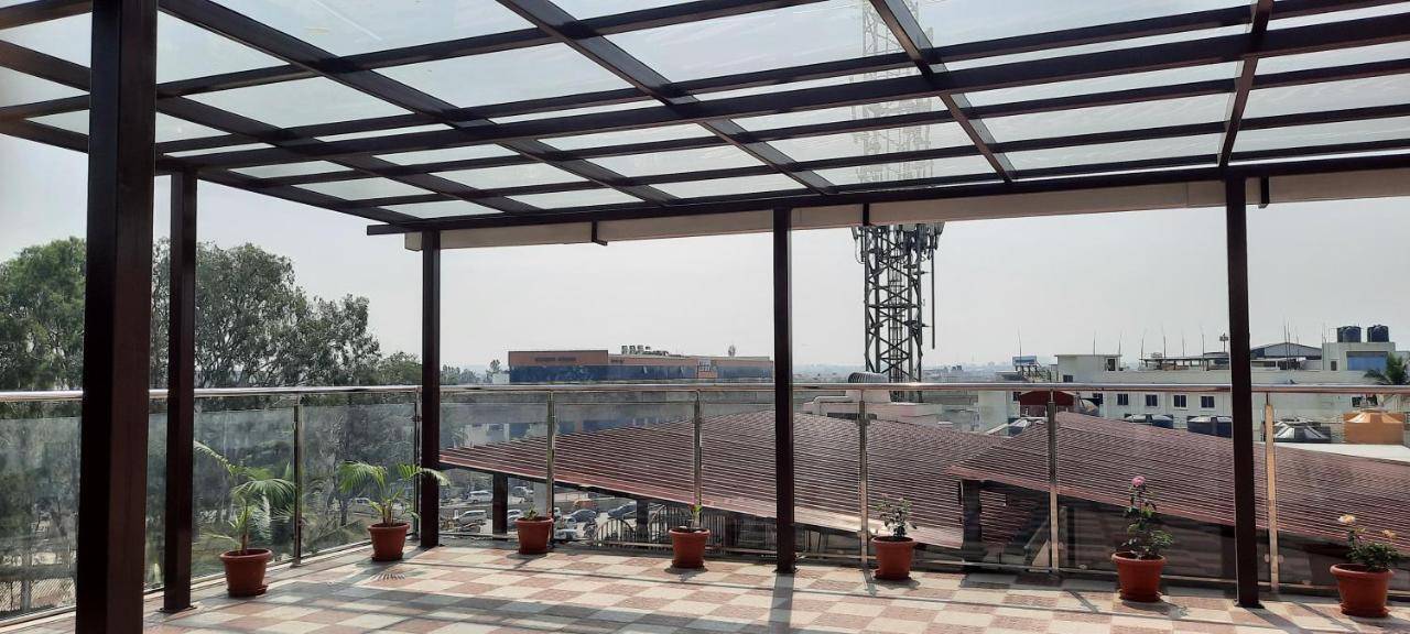 B R Inn Bangalore Exteriör bild