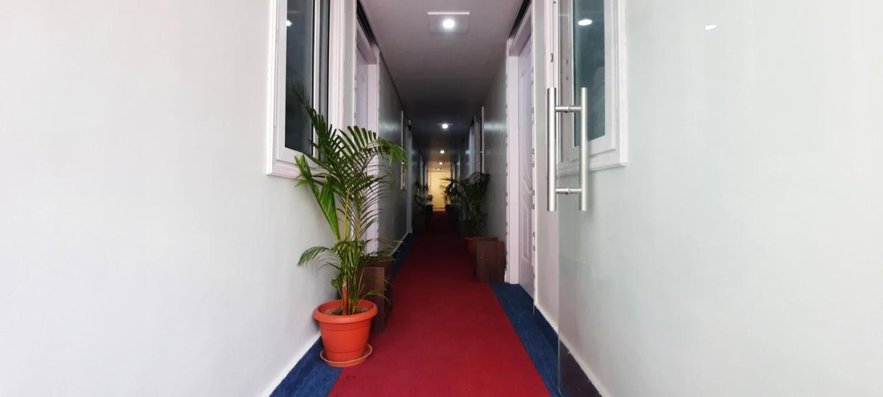 B R Inn Bangalore Exteriör bild